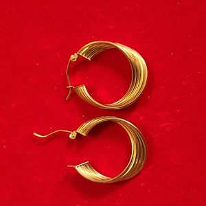 14k gold yellow (100% real) twisted shape, 1 inch size, weight 2.6 gr